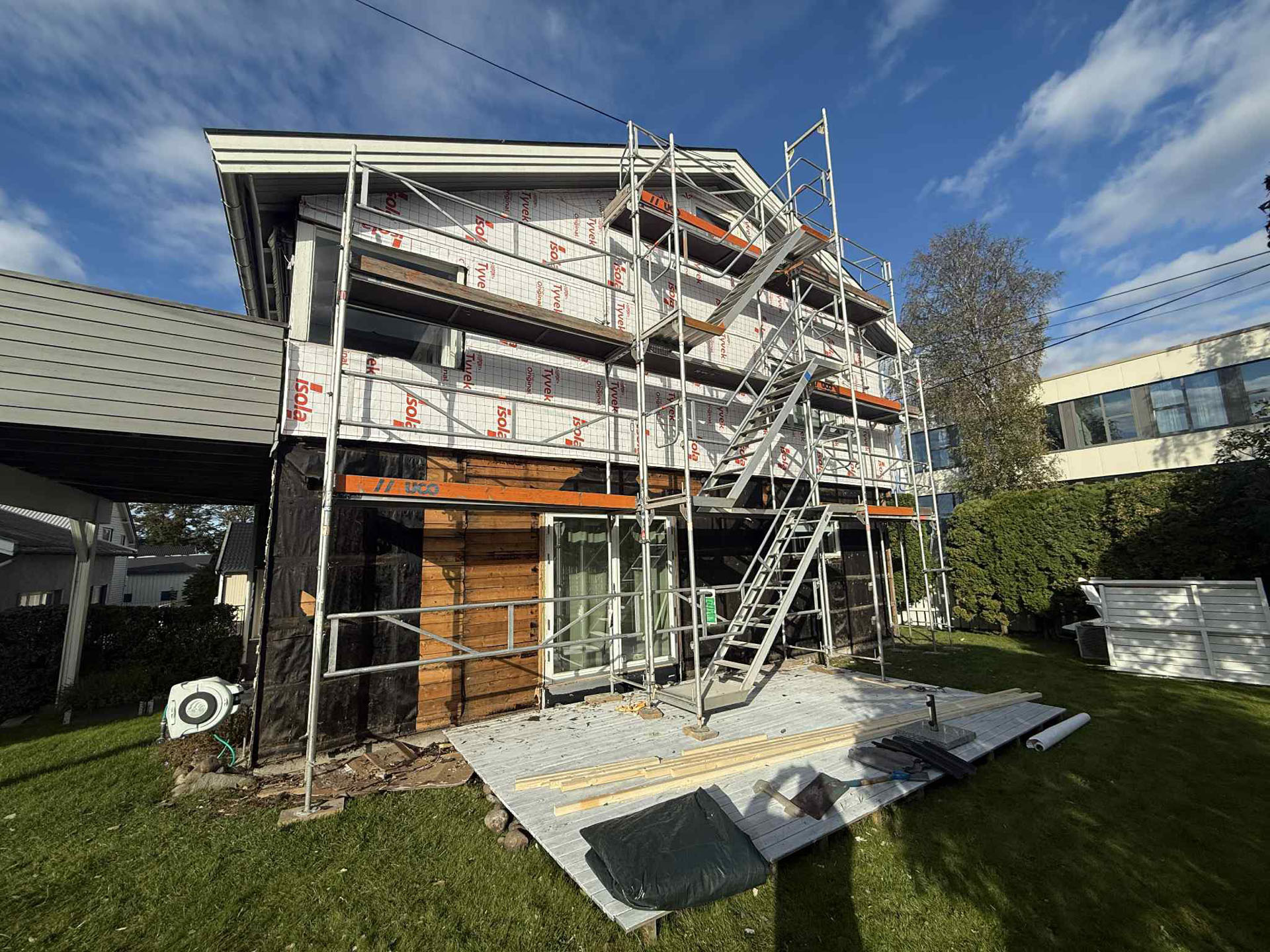 Nytt hus under bygging, nybygg utført av tømrer og/eller tømrerlærling